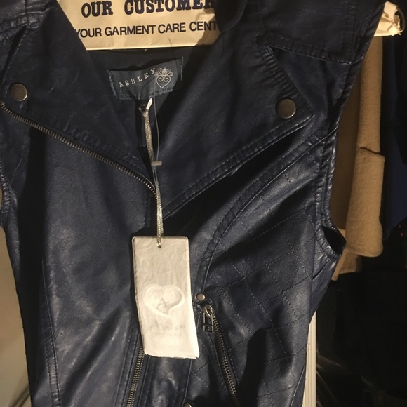 Navy blue leather vest with hood - Picture 2 of 4